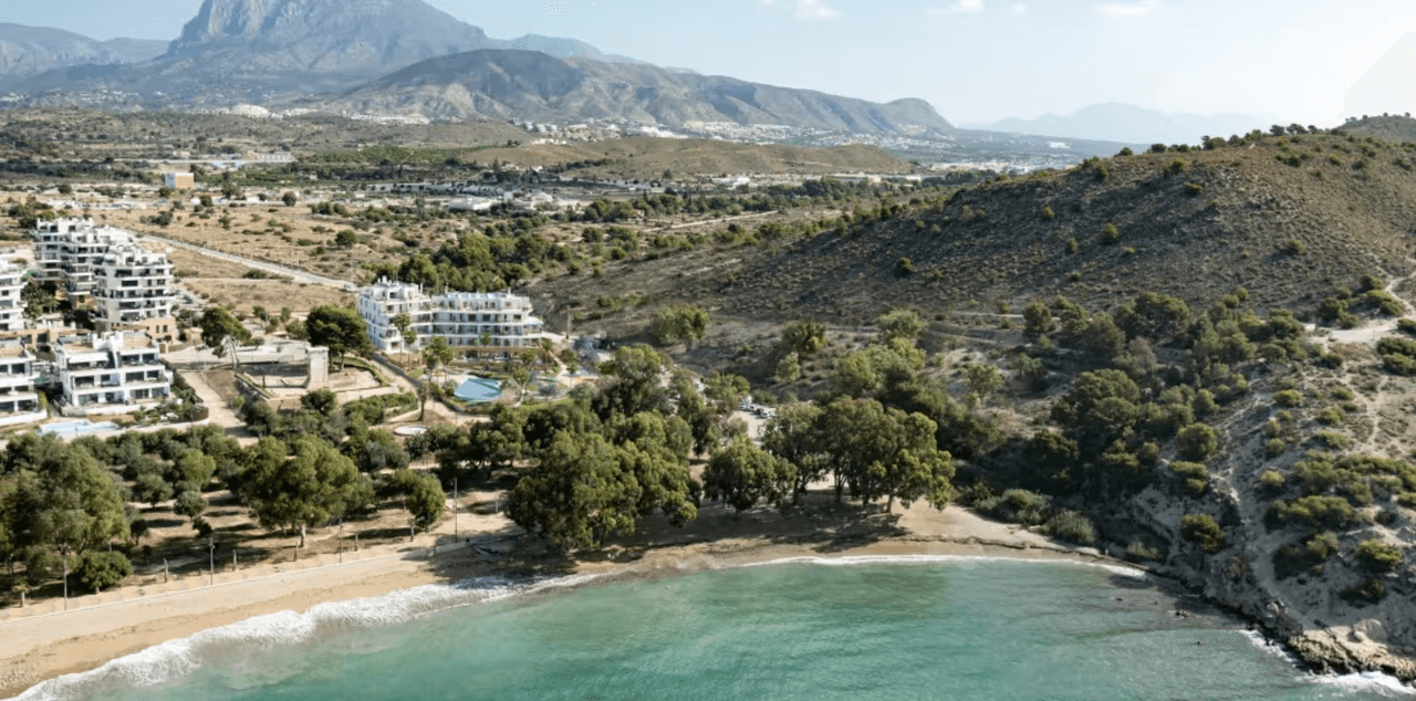 2-bedroom apartment with spacious terrace in Villajoyosa, Costa Blanca (ref. HP20393)