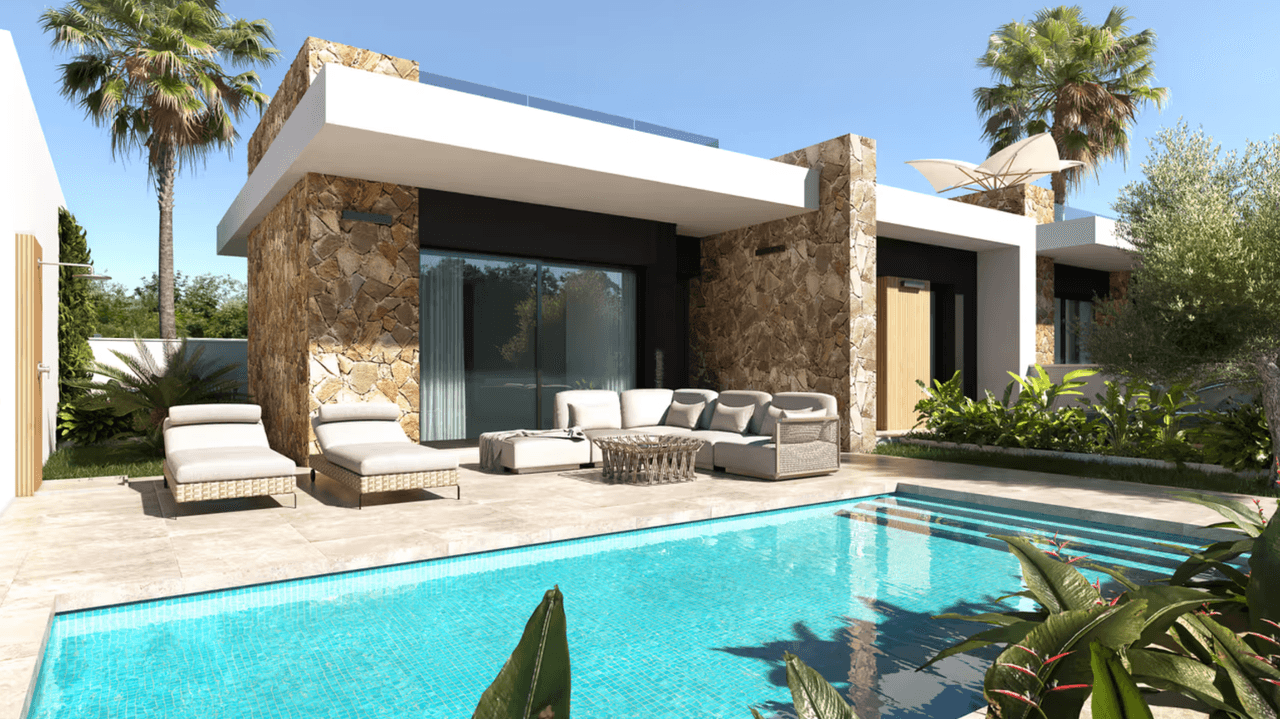 Villa with private pool and solarium in Quesada – properties with pool in Spain