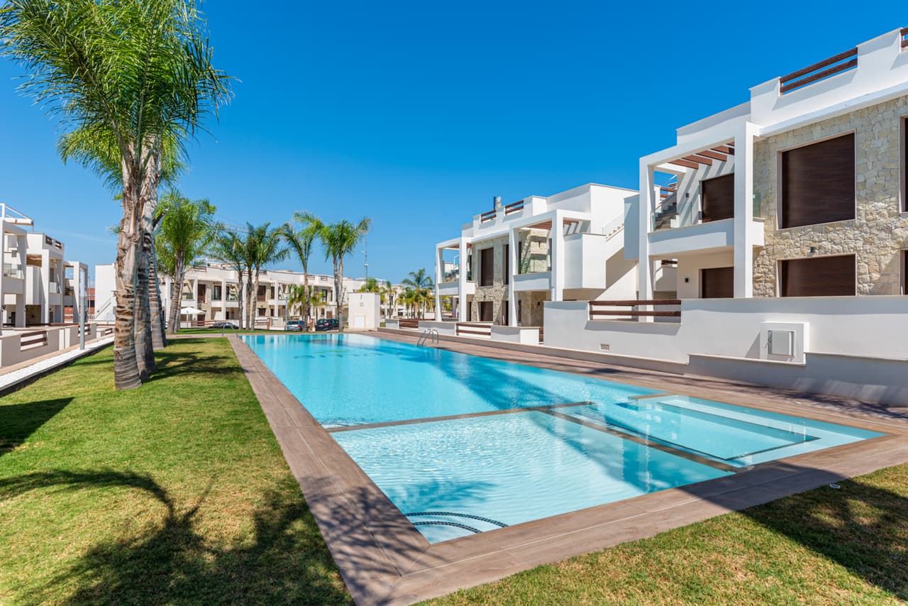 Zdjęcie nieruchomości w Torrevieja, Costa Blanca Południe – Apartament parterowy z 2 sypialniami i 2 tarasami, w Los Balcones Torrevieja (1)