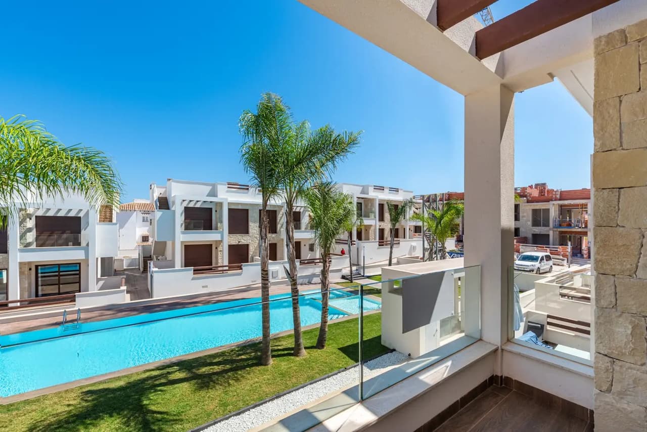 Zdjęcie nieruchomości w Torrevieja, Costa Blanca Południe – Apartament z 3 sypialniami, tarasem i prywatnym solarium, w Torrevieja (1)