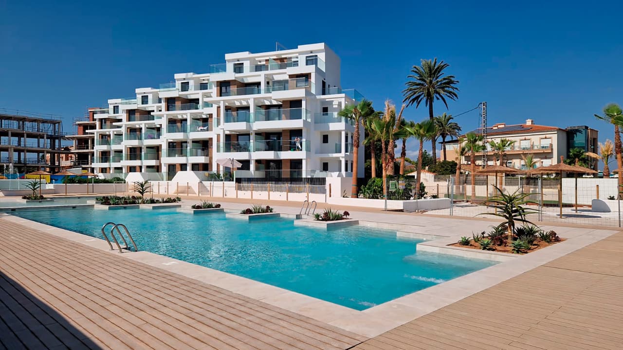 Zdjęcie nieruchomości w Denia, Costa Blanca Północ – Penthouse dwupoziomowy z 3 sypialniami, 2 tarasami i wspólnym basenem w Denii (1)