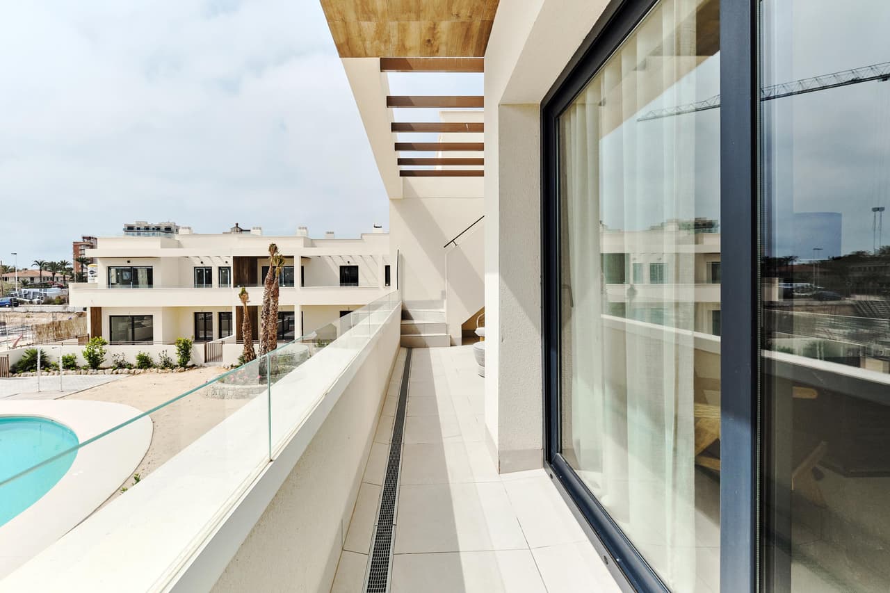 Zdjęcie nieruchomości w Torrevieja, Costa Blanca Południe – Penthouse z 2 sypialniami, solarium i widokiem na morze w Torrevieja (1)