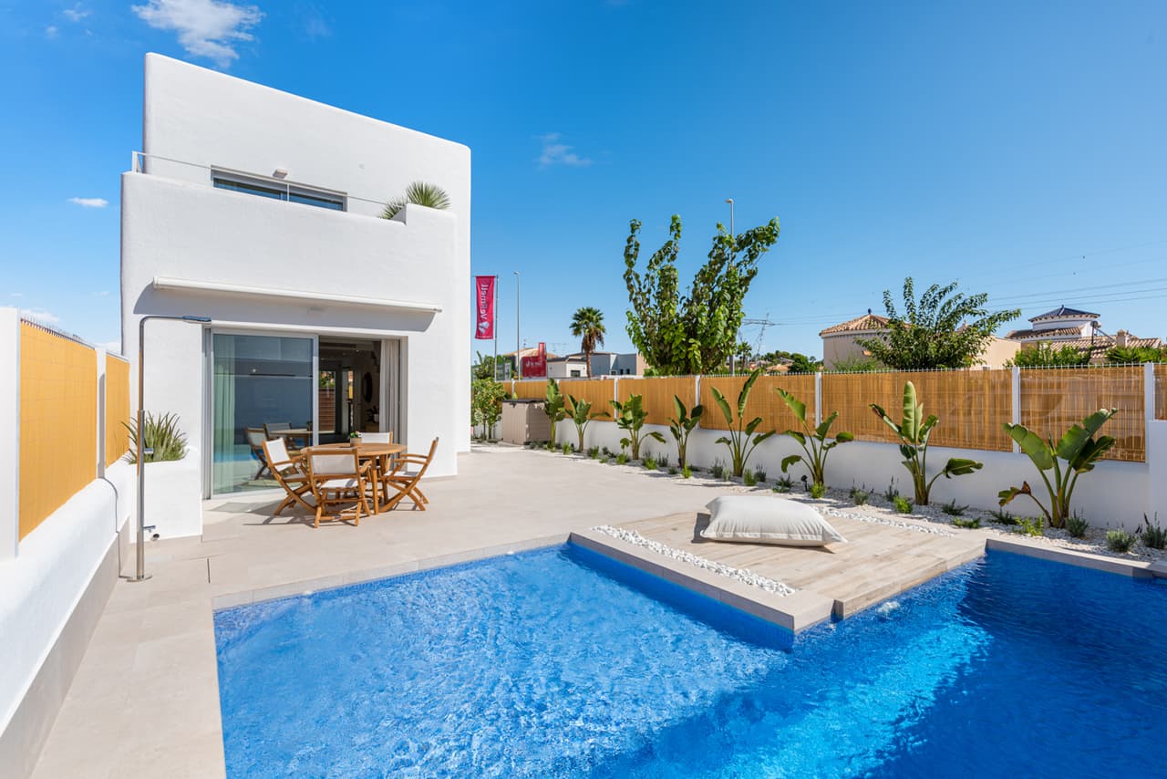 Villa with 3 bedrooms, garden, and private pool in Los Alcazares - Zdjęcie 1