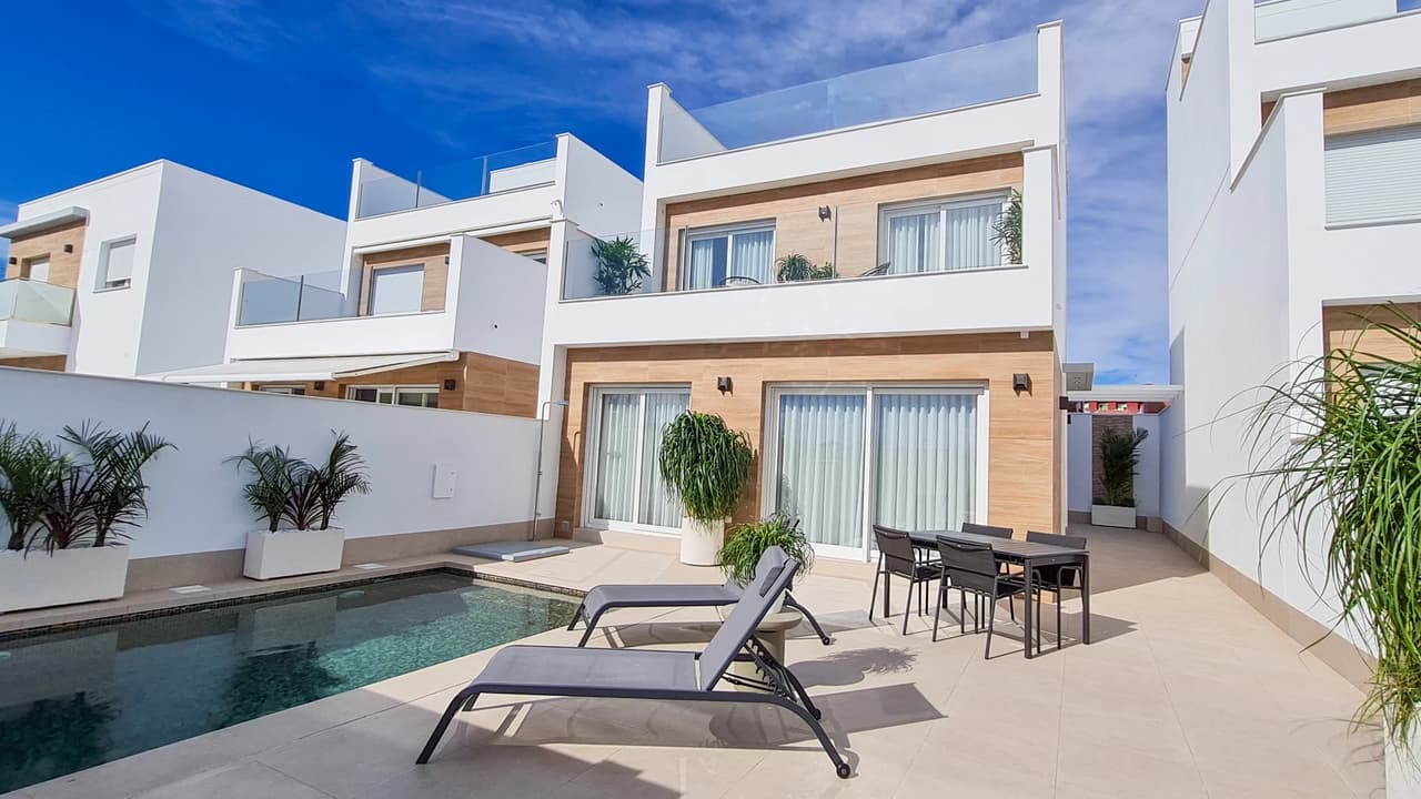 Zdjęcie nieruchomości w San Pedro del Pinatar, Costa Calida – House with 3 bedrooms, solarium, and pool in San Pedro del Pinatar (1)