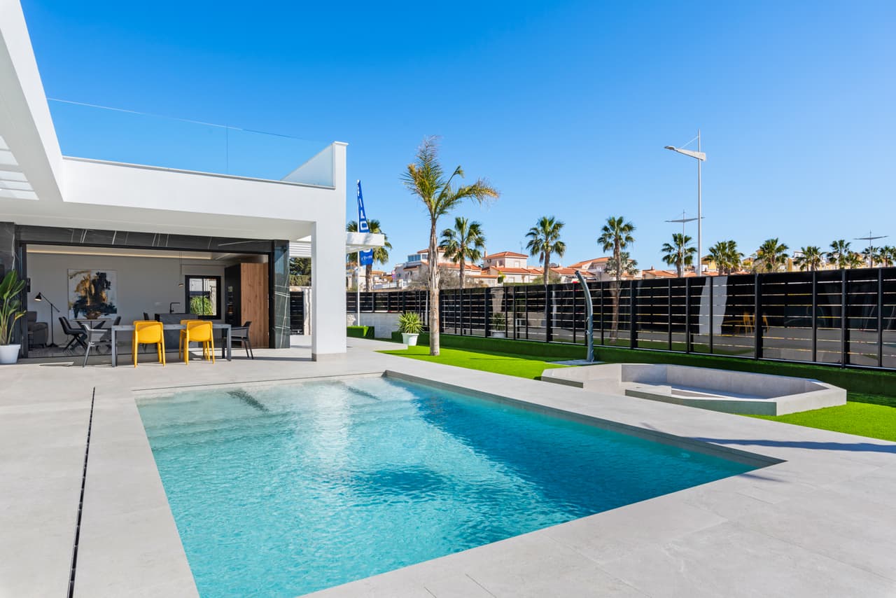 Zdjęcie nieruchomości w Algorfa, Costa Blanca Południe – Willa z 3 sypialniami, prywatnym basenem i solarium w Algorfa (1)