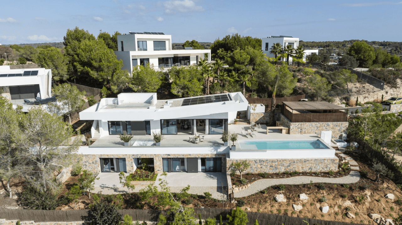 Zdjęcie nieruchomości w San Miguel de Salinas, Costa Blanca Południe – Willa z 4 sypialniami, tarasem, solarium, ogrodem i prywatnym basenem w San Miguel de Salians (1)