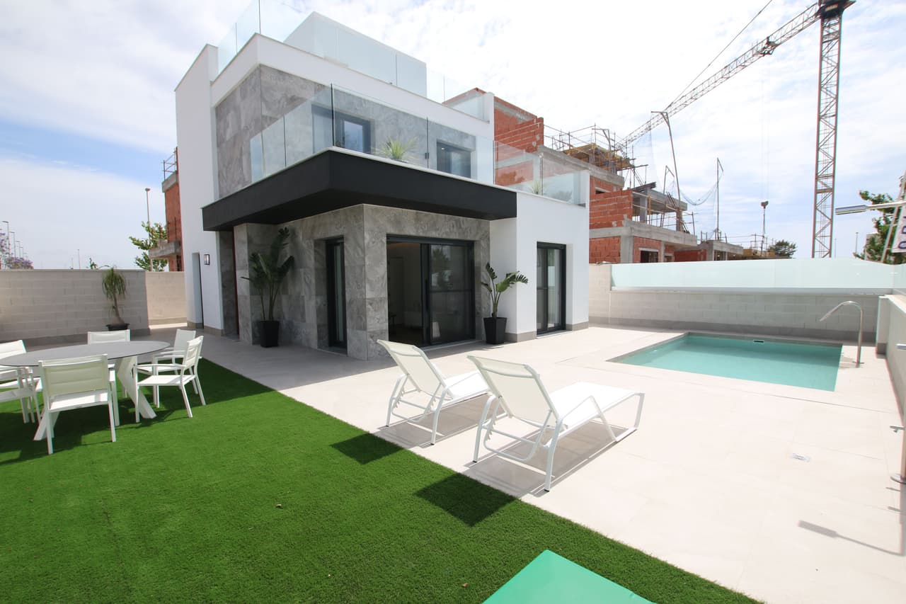 Zdjęcie nieruchomości w Pilar de la Horadada, Costa Blanca Południe – Willa z 3 sypialniami, solarium i prywatnym basenem w Pilar de la Horadada (1)