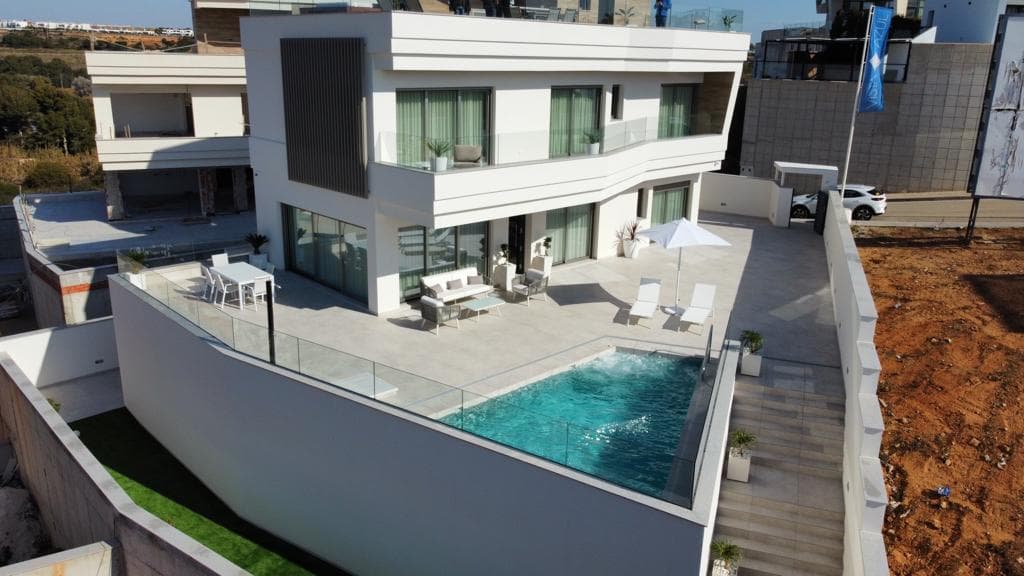Zdjęcie nieruchomości w Campoamor, Costa Blanca Południe – Willa z 4 sypialniami, solarium i prywatnym basenem w Campoamor (1)