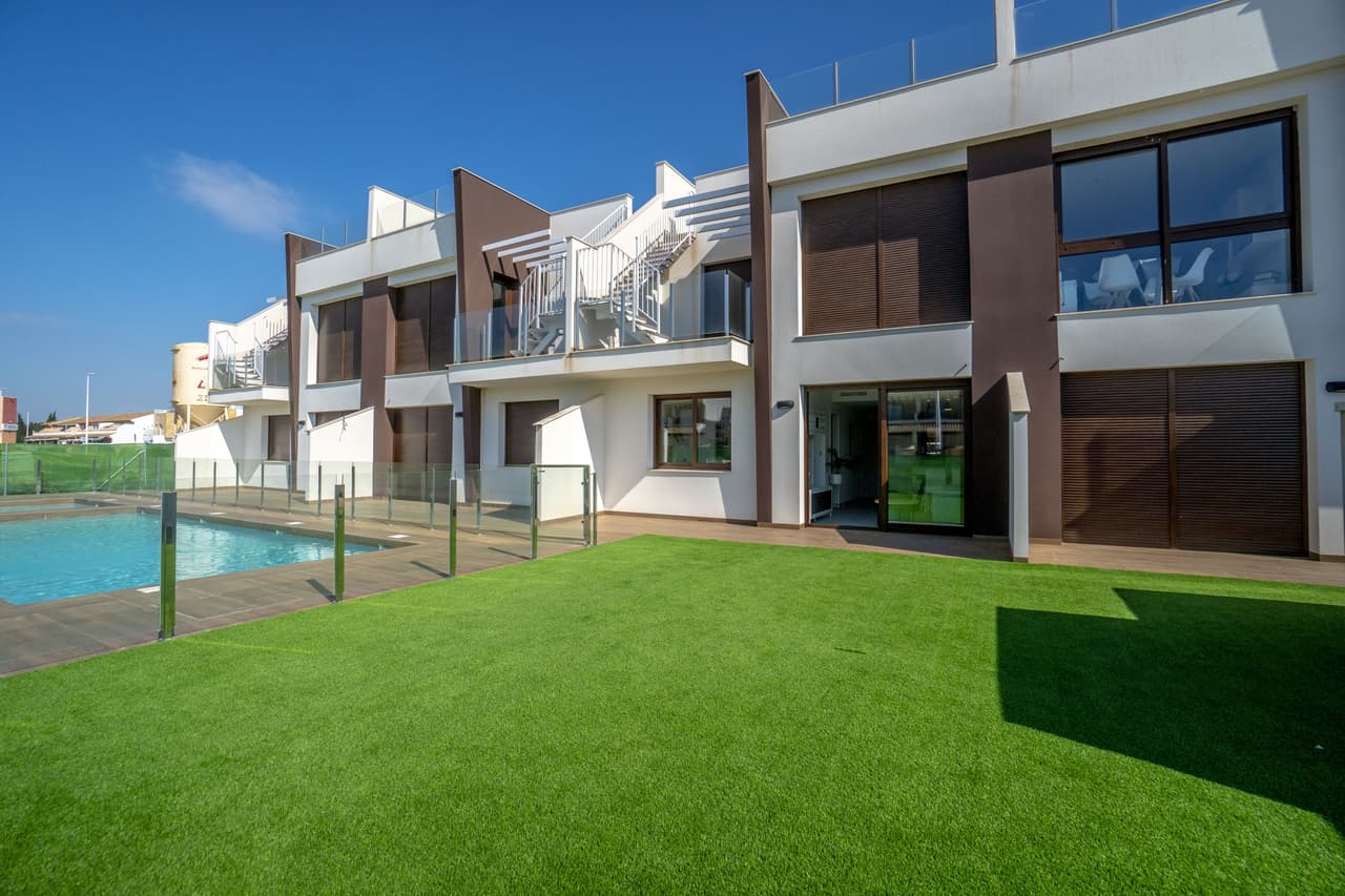 Zdjęcie nieruchomości w San Pedro del Pinatar, Costa Calida – Bungalow parterowy z 2 sypialniami, tarasem i wspólnym basenem w San Pedro del Pinatar (1)