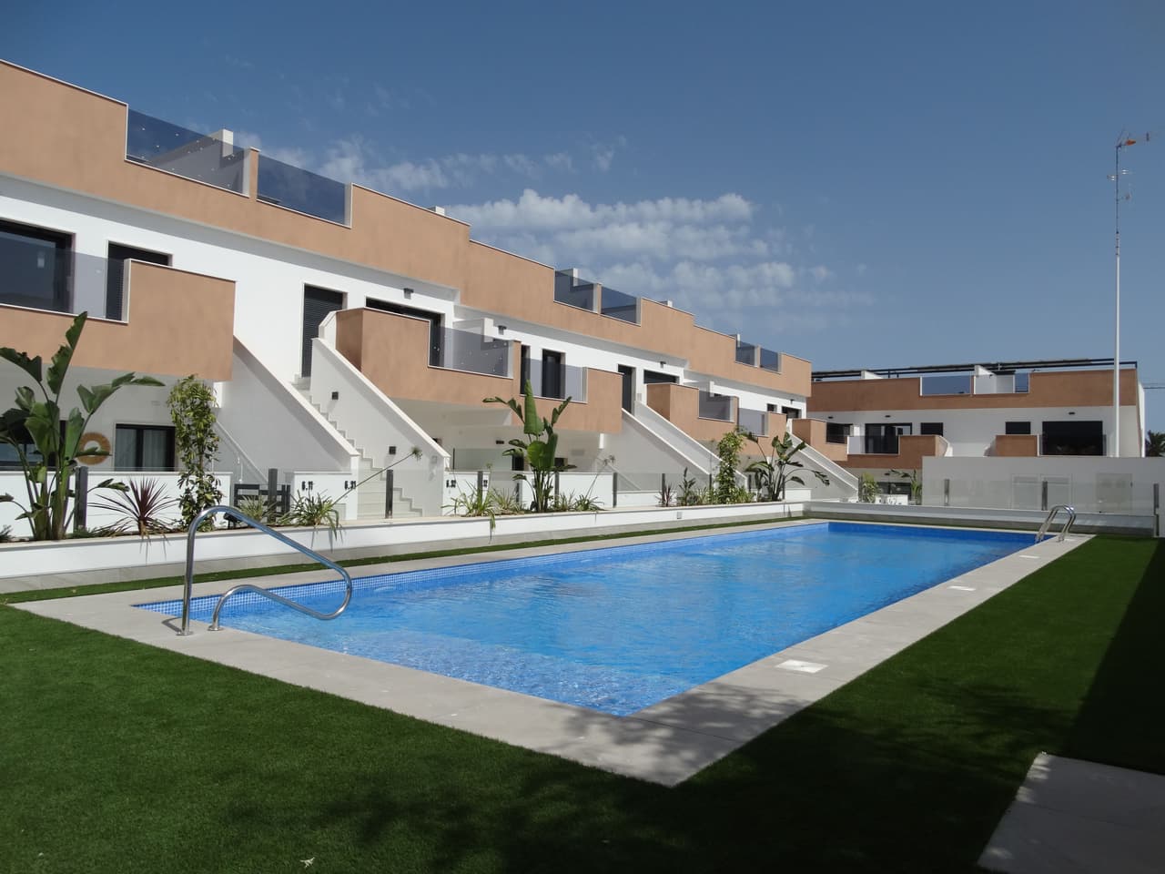 Zdjęcie nieruchomości w Pilar de la Horadada, Costa Blanca Południe – Penthouse z 3 sypialniami, solarium i wspólnym basenem w Pilar de la Horadada (1)