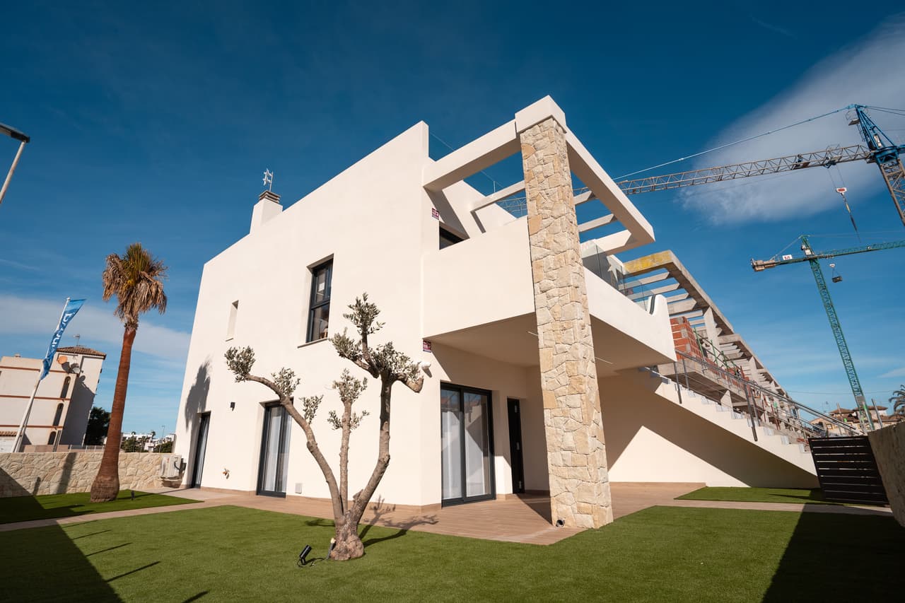 Zdjęcie nieruchomości w Pilar de la Horadada, Costa Blanca Południe – Penthouse with 2 bedrooms, terrace, and solarium with jacuzzi in Pilar de la Horadada (1)