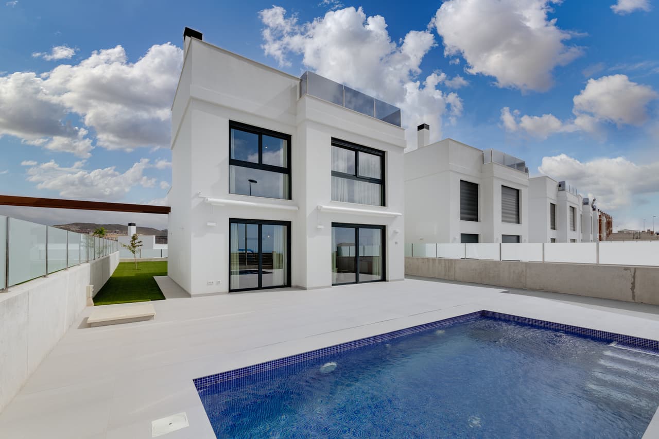 Zdjęcie nieruchomości w Mutxamel, Costa Blanca Północ – Dom z 3 sypialniami, solarium, tarasem i prywatnym basenem w Mutxamel (1)