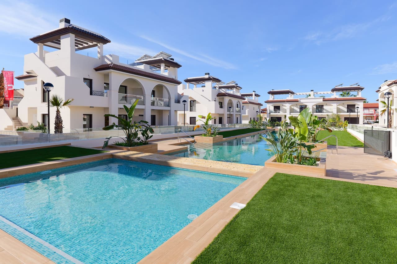Zdjęcie nieruchomości w Quesada, Costa Blanca Południe – Apartament z 2 sypialniami, ogrodem i wspólnym basenem w Quesada (1)