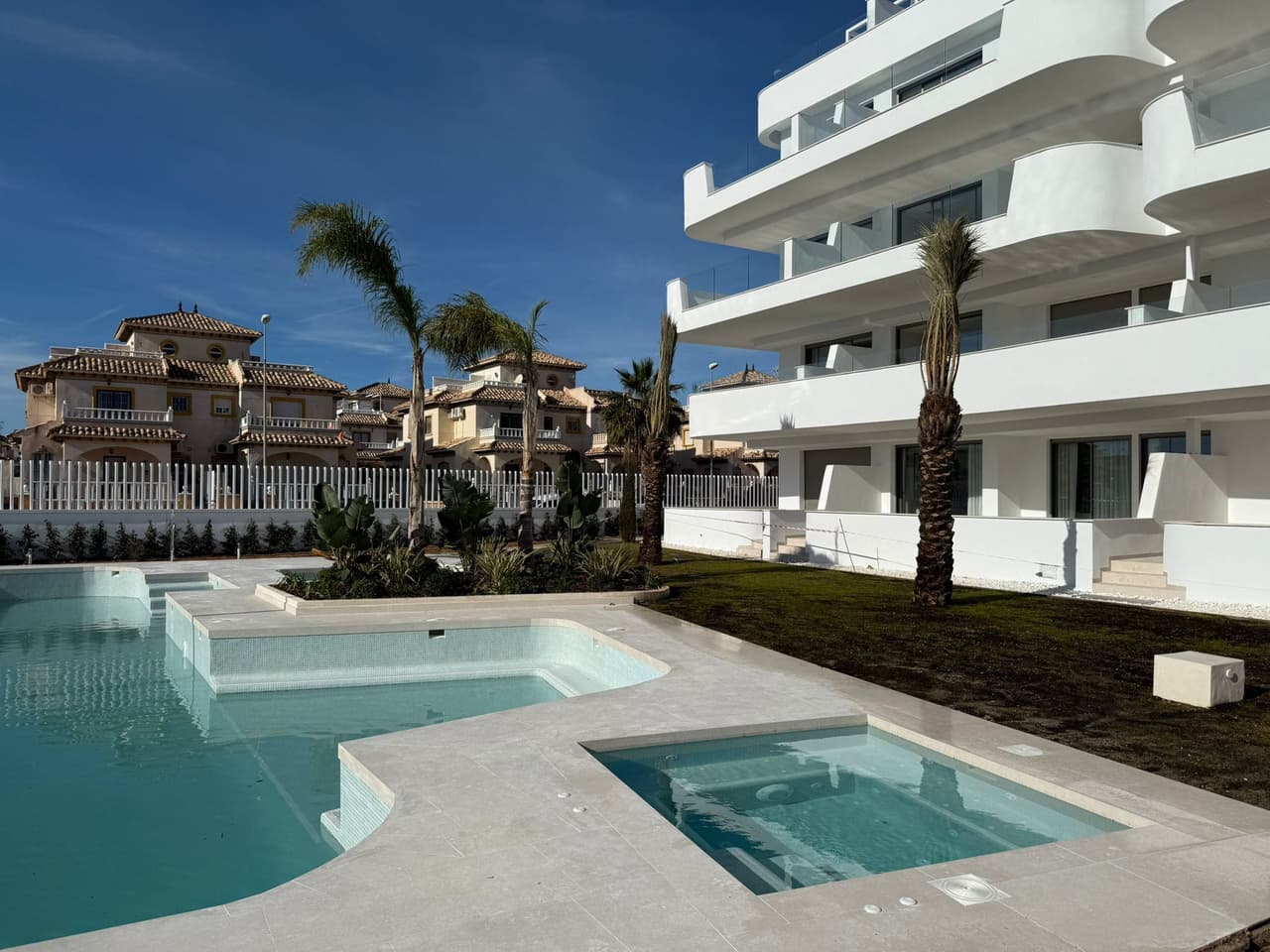 Zdjęcie nieruchomości w Orihuela Costa, Costa Blanca Południe – Apartament z 2 sypialniami, tarasem i wspólnym basenem w Orihuela Costa (1)