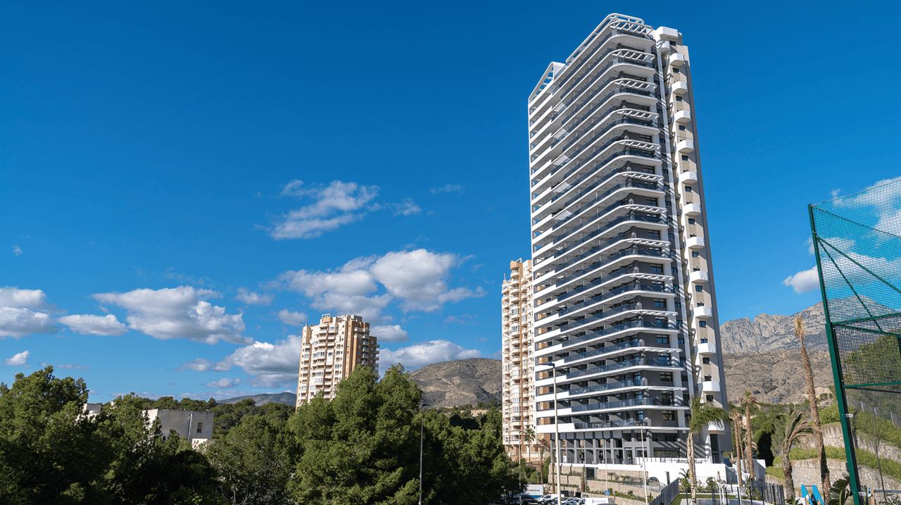 Zdjęcie nieruchomości w Benidorm, Costa Blanca Północ – Apartament z 2 sypialniami, tarasem i widokiem na morze w Benidorm (1)