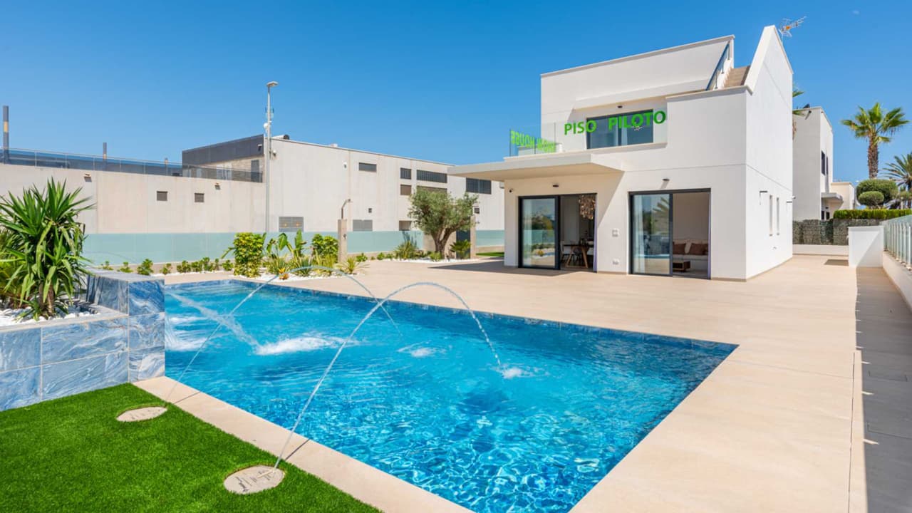 Zdjęcie nieruchomości w Orihuela Costa, Costa Blanca Południe – Willa z 3 sypialniami i prywatnym basenem w Orihuela Costa (1)