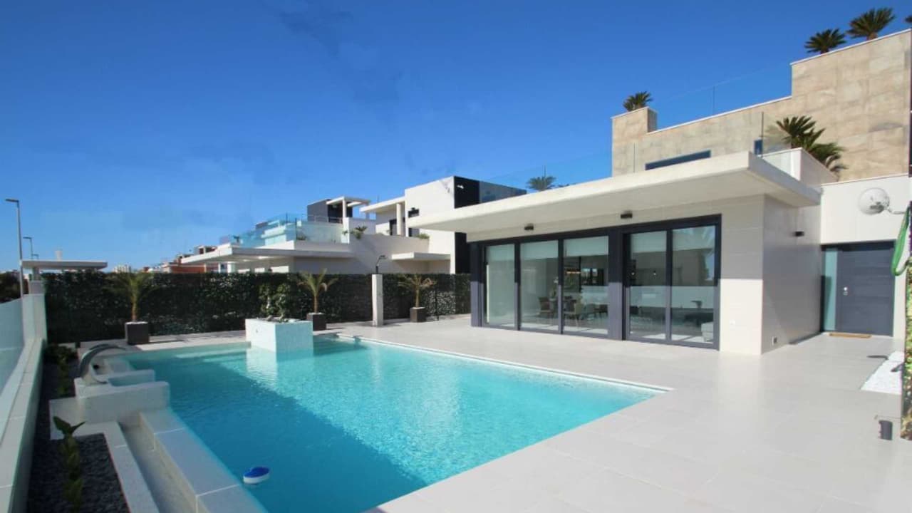 Zdjęcie nieruchomości w Orihuela Costa, Costa Blanca Południe – Willa z 4 sypialniami i prywatnym basenem w Orihuela Costa (1)