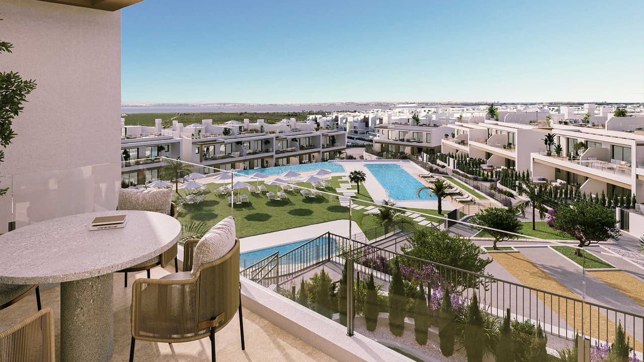 Zdjęcie nieruchomości w Torrevieja, Costa Blanca Południe – Bungalow z 2 sypialniami, solarium i tarasem w Torrevieja (1)