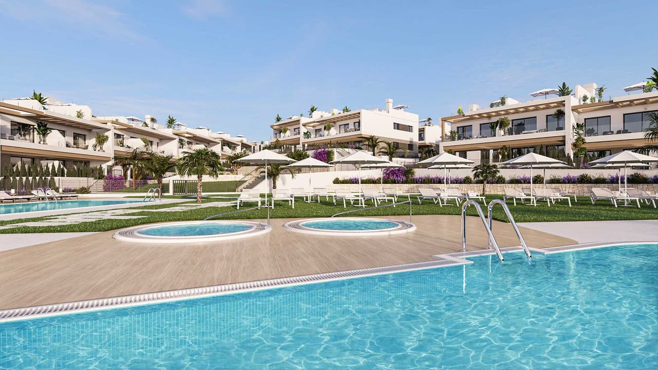 Zdjęcie nieruchomości w Torrevieja, Costa Blanca Południe – Bungalow z 3 sypialniami i solarium w Torrevieja (1)
