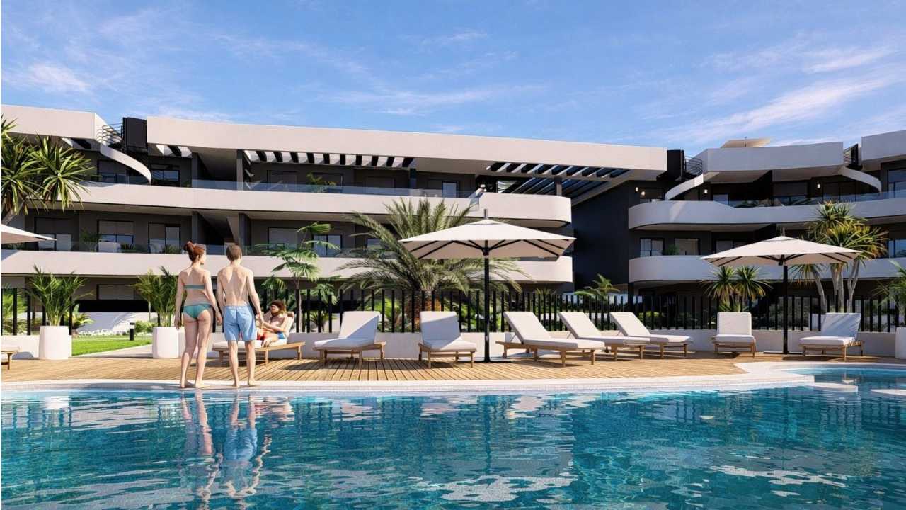 Zdjęcie nieruchomości w Los Alcazares, Costa Calida – Apartament parterowy z 2 sypialniami i ogrodem w Los Alcazares (1)