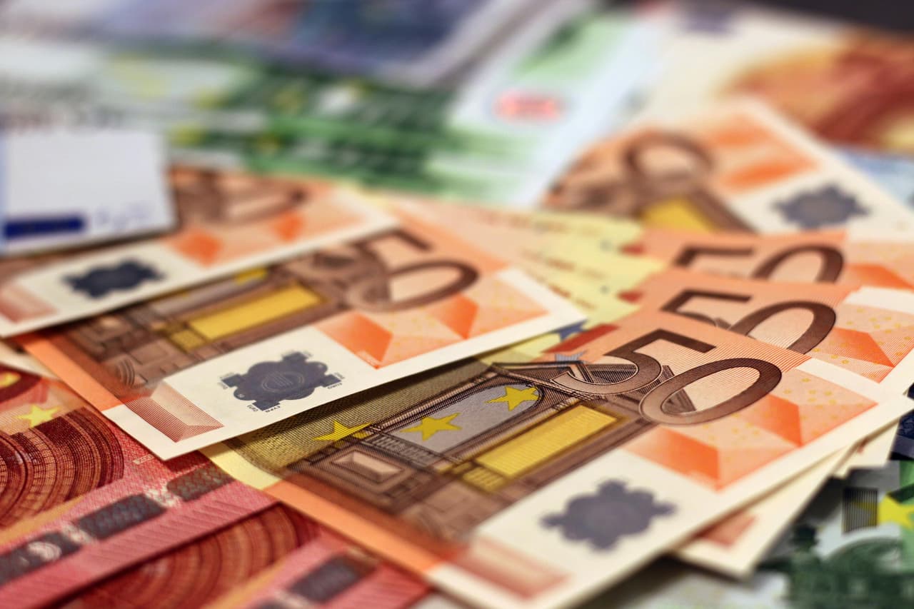 Wpływ Kursu Euro na Koszt Zakupu Nieruchomości w Hiszpanii
