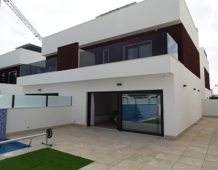 Zdjęcie nieruchomości w Pilar de la Horadada, Costa Blanca Południe – Dom z 3 sypialniami, prywatnym basenem i solarium w Pilar de la Horadada (1)