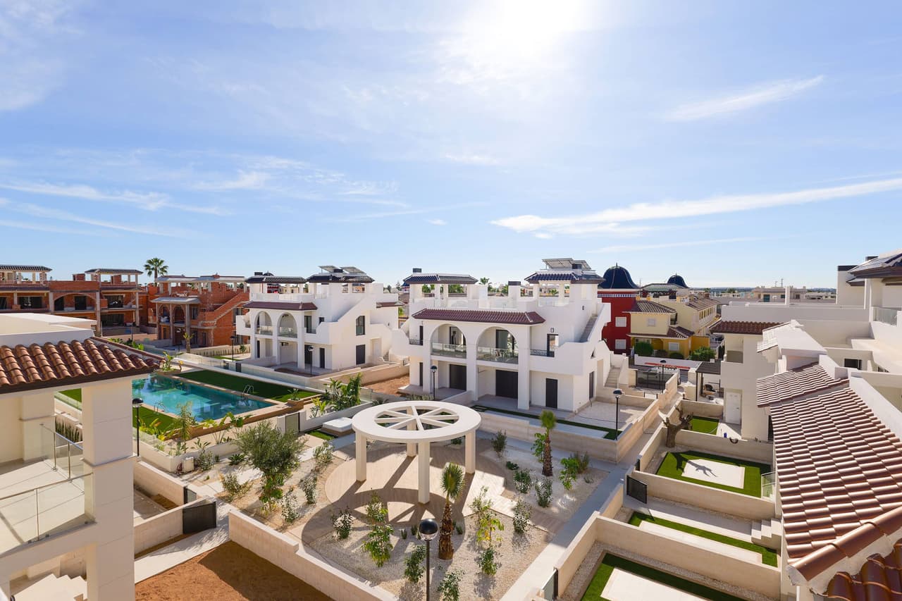 Zdjęcie nieruchomości w Quesada, Costa Blanca Południe – Willa z 3 sypialniami, ogrodem, solarium, i wspólnym basenem w Quesada (1)